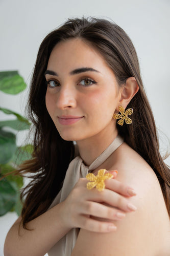 Lily Earrings in gold