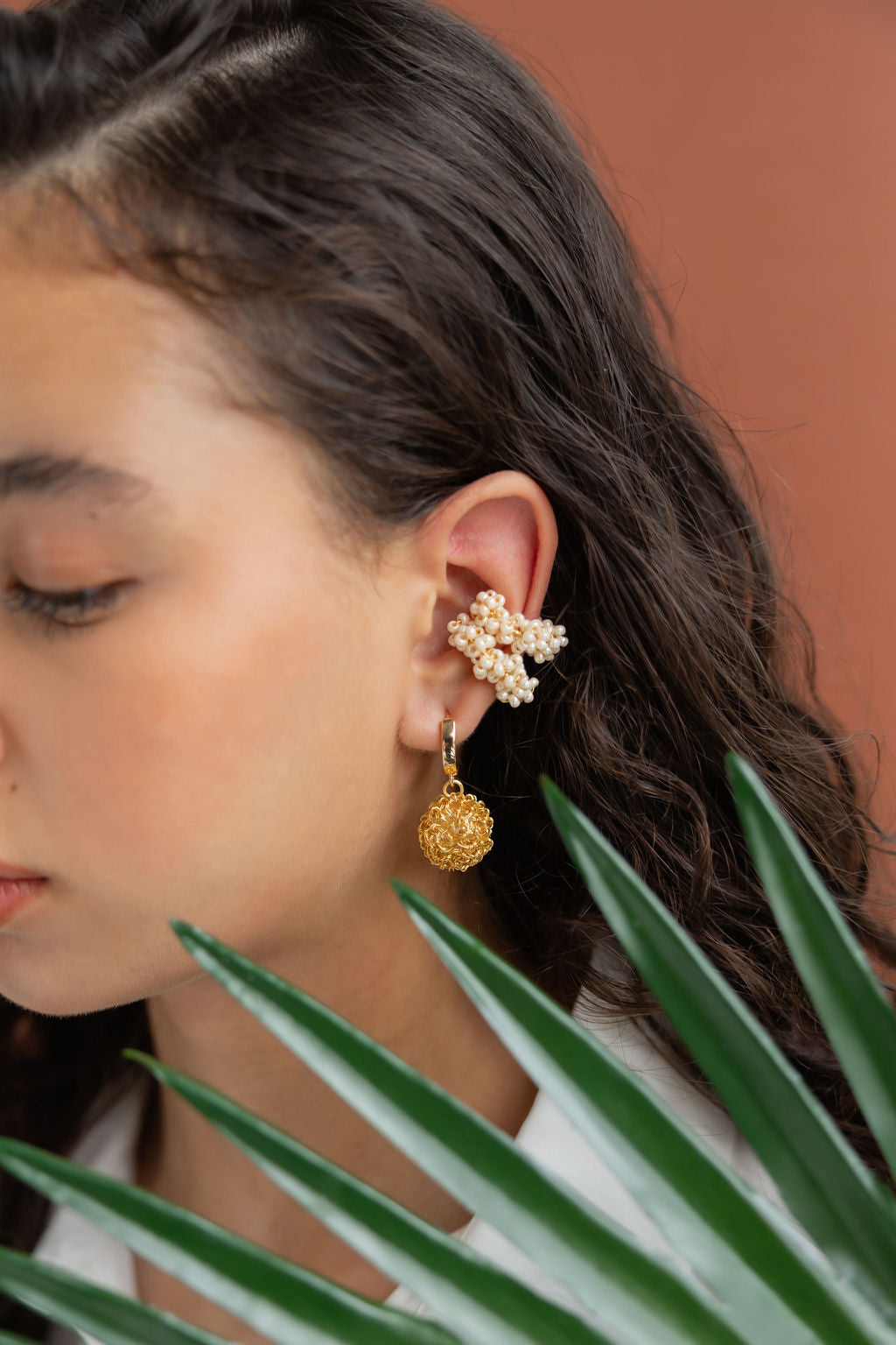 Nest hoop earrings in gold