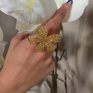 Lily Ring in gold